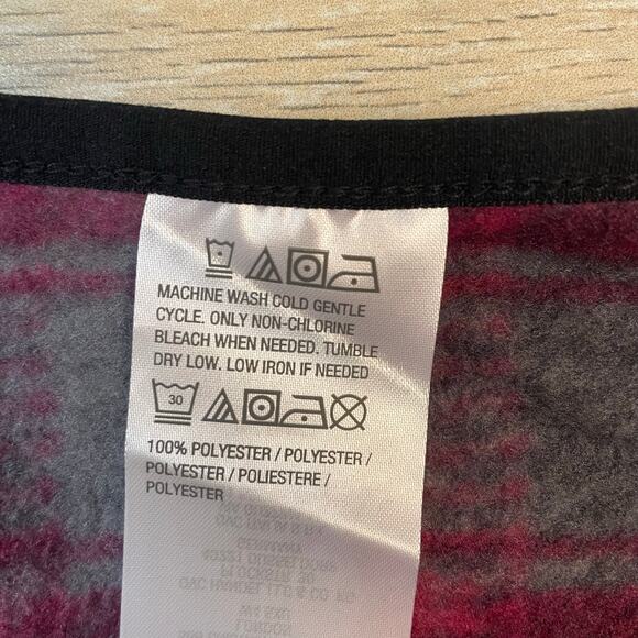 Denim & Co Plaid Fleece Poncho Top 2X/3X Red Black Pullover Plaid Cape QVC NWT - Picture 7 of 10